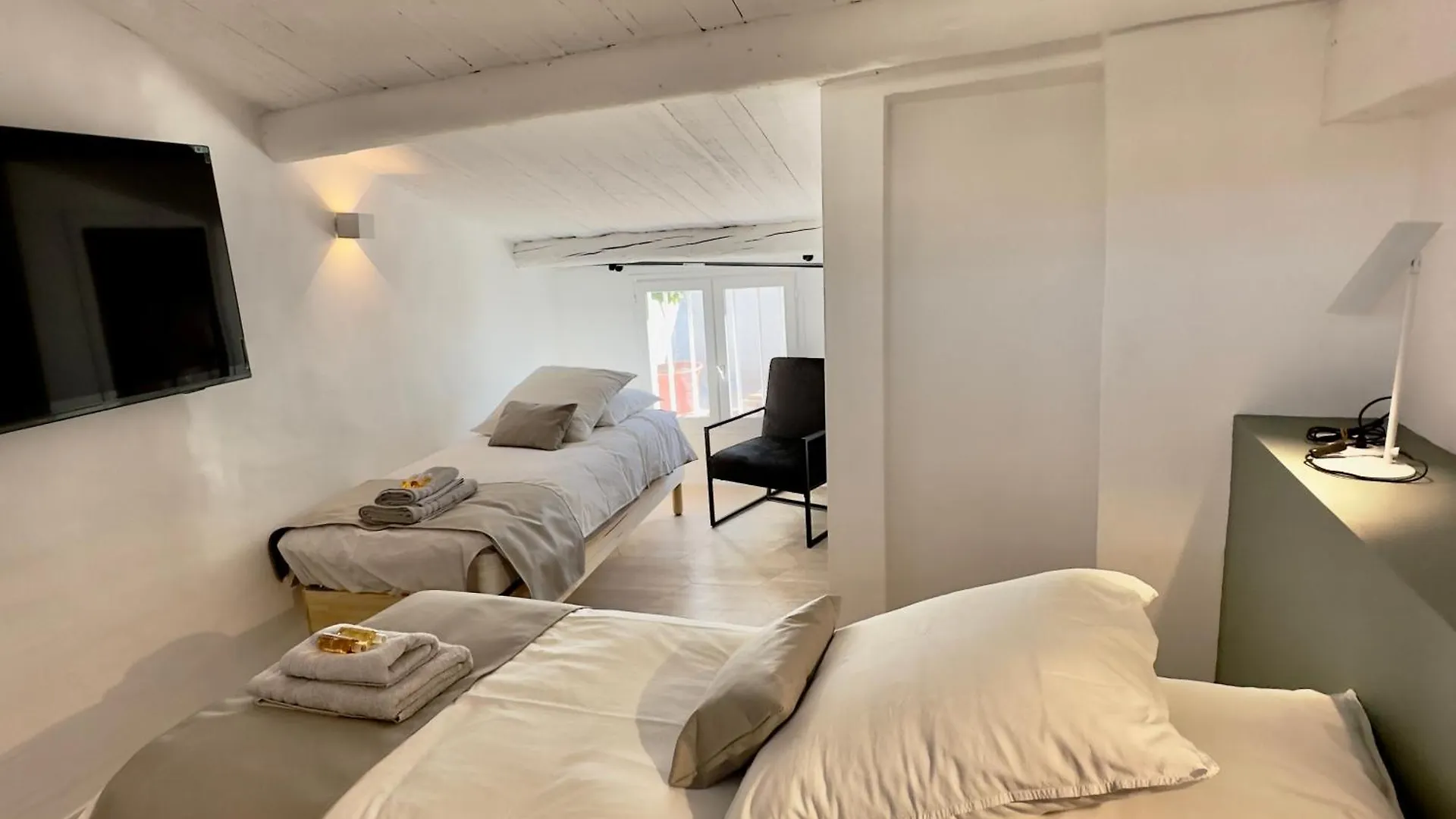 Centre Historique Appartement Climatise Avec Terrasse 普罗旺斯地区艾克斯 公寓